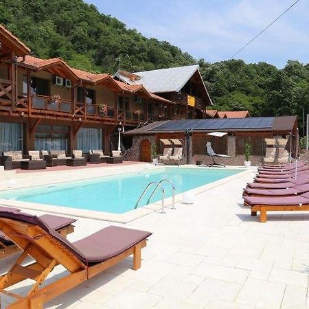 Pensiunea Deian-Clisura Dunarii Moldova Noua Buitenkant foto