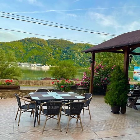 Pensiunea Deian-Clisura Dunarii Moldova Noua Buitenkant foto