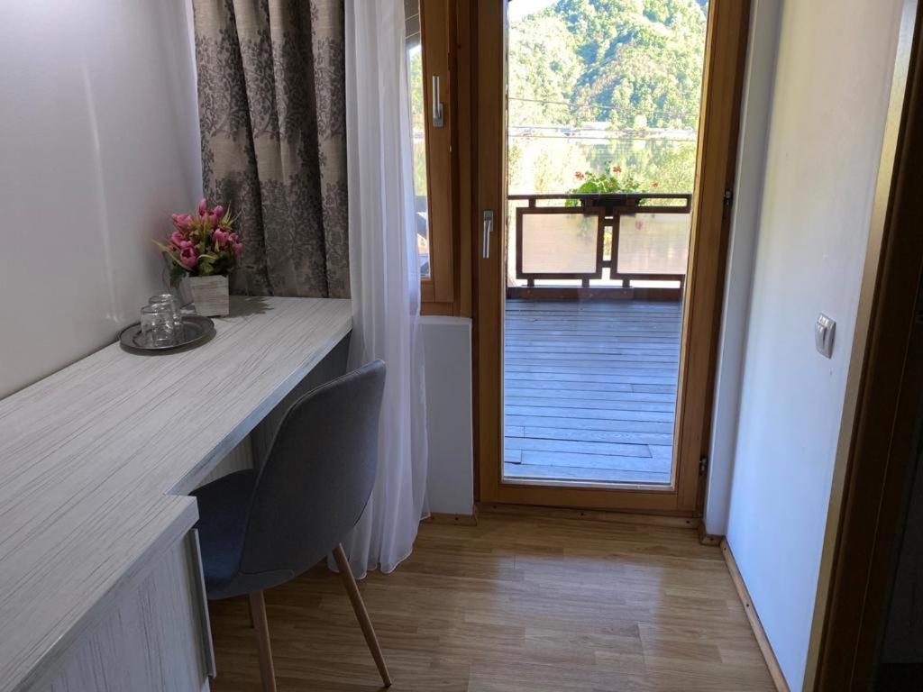 Pensiunea Deian-Clisura Dunarii Moldova Noua Buitenkant foto