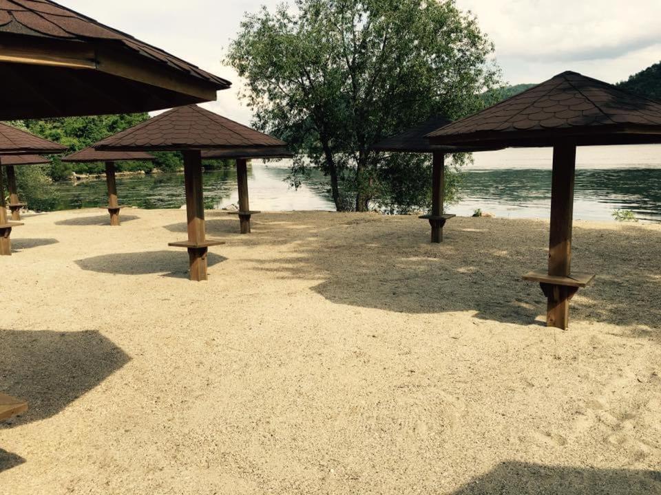 Pensiunea Deian-Clisura Dunarii Moldova Noua Buitenkant foto